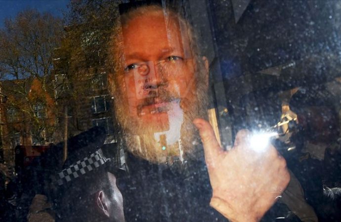 ABD’nin kirli geçmişini ortaya çıkaran Assange’ın iade davası başlıyor