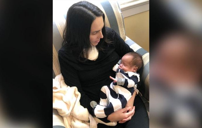 Korona komasındayken doğurduğu bebeğine 5 hafta sonra kavuştu