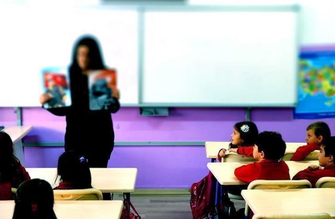 Okullar ne zaman açılacak? Kafalar karıştı – Doğu Akdeniz’de gerilim büyüyor – Hazine yüzde 14 faizle borçlandı