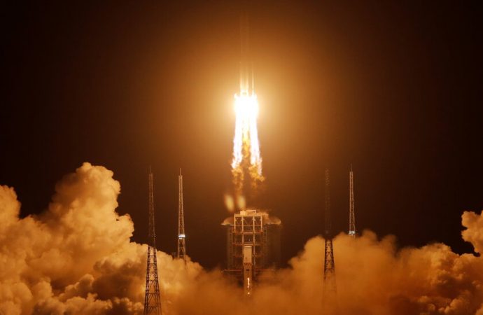 Çin, Ay taşı toplamak üzere uzaya araç gönderdi