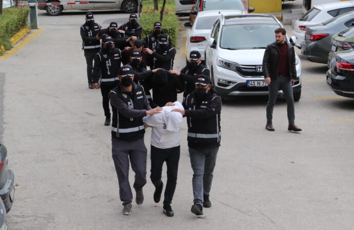 Eskişehir’de gerçekleştirilen bir tefecilik operasyonunda, 5 kişi gözaltına alındı.