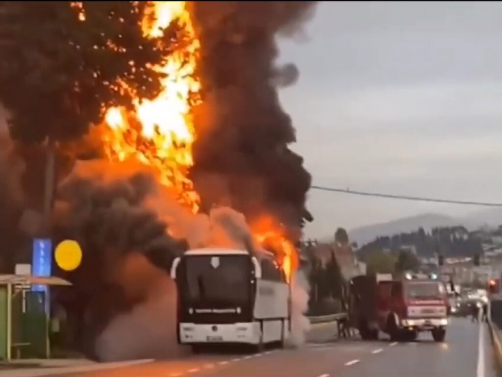 Yalovasporlu oyuncuların taşındığı otobüs alev alev yandı; o anlar kamerada