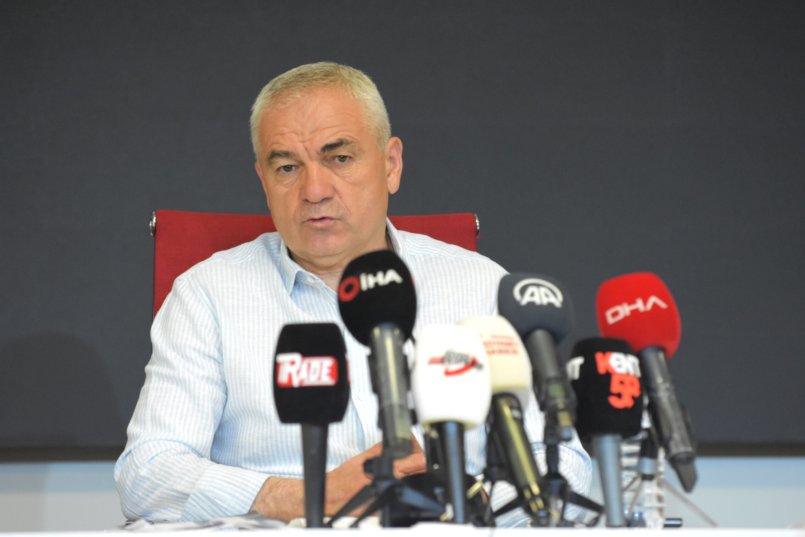 Süper Lig ekiplerinden Beşiktaş’ın yeni teknik direktörü olarak Rıza Çalımbay’ın atanması planlanıyor.