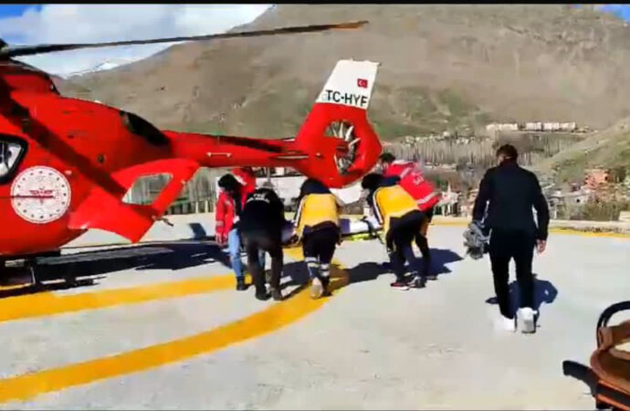 76 yaşındaki bir hasta için ambulans helikopter havalandı.