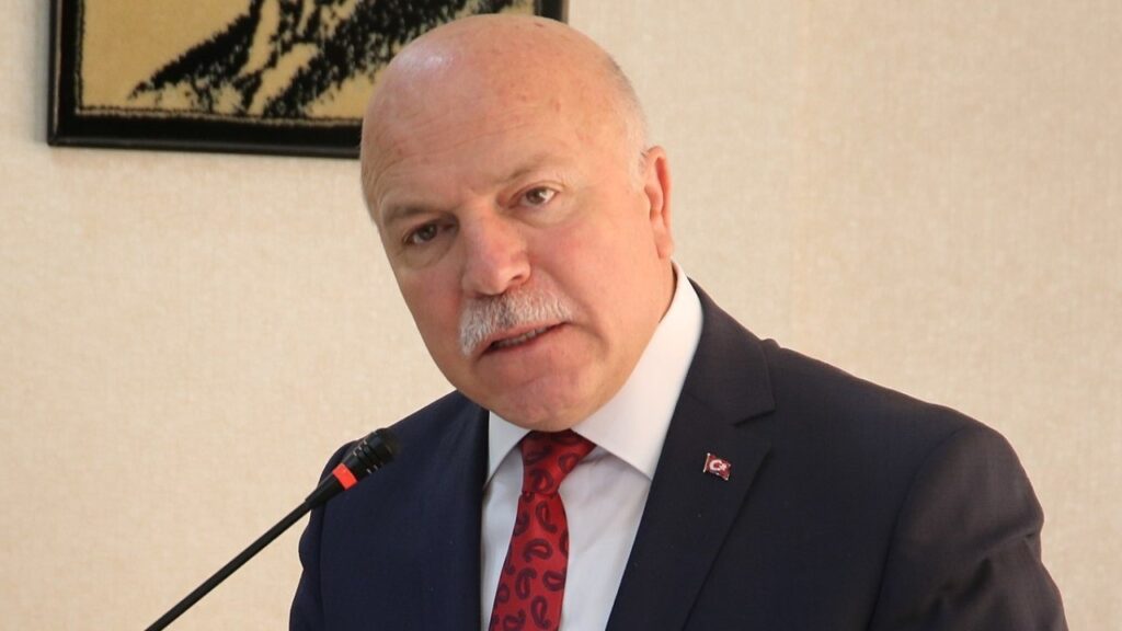 Erzurum Büyükşehir Belediye Başkanı Mehmet Sekmen, İstanbul Büyükşehir Belediye Başkanlığı için açıklamalarda bulundu.