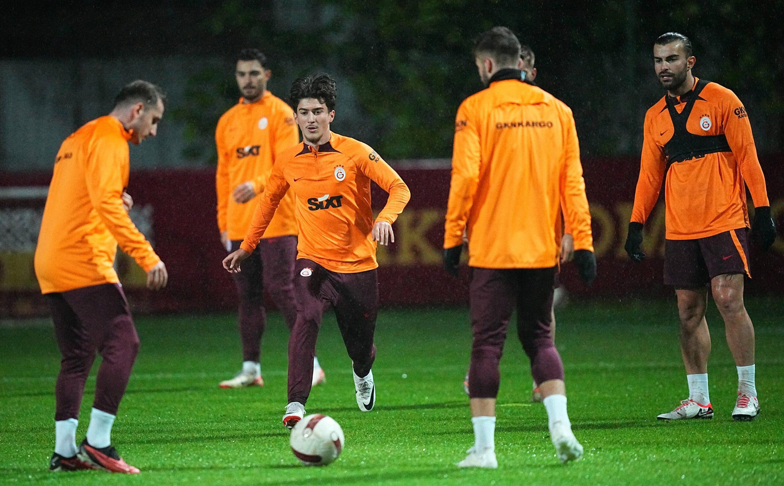 Galatasaray, Adana Demirspor karşılaşmasının hazırlıklarını tamamlayarak sona erdirdi.