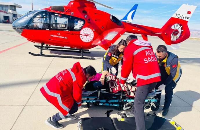 75 yaşındaki bir hasta, Şırnak’ta ambulans helikopterle sevk edildi.