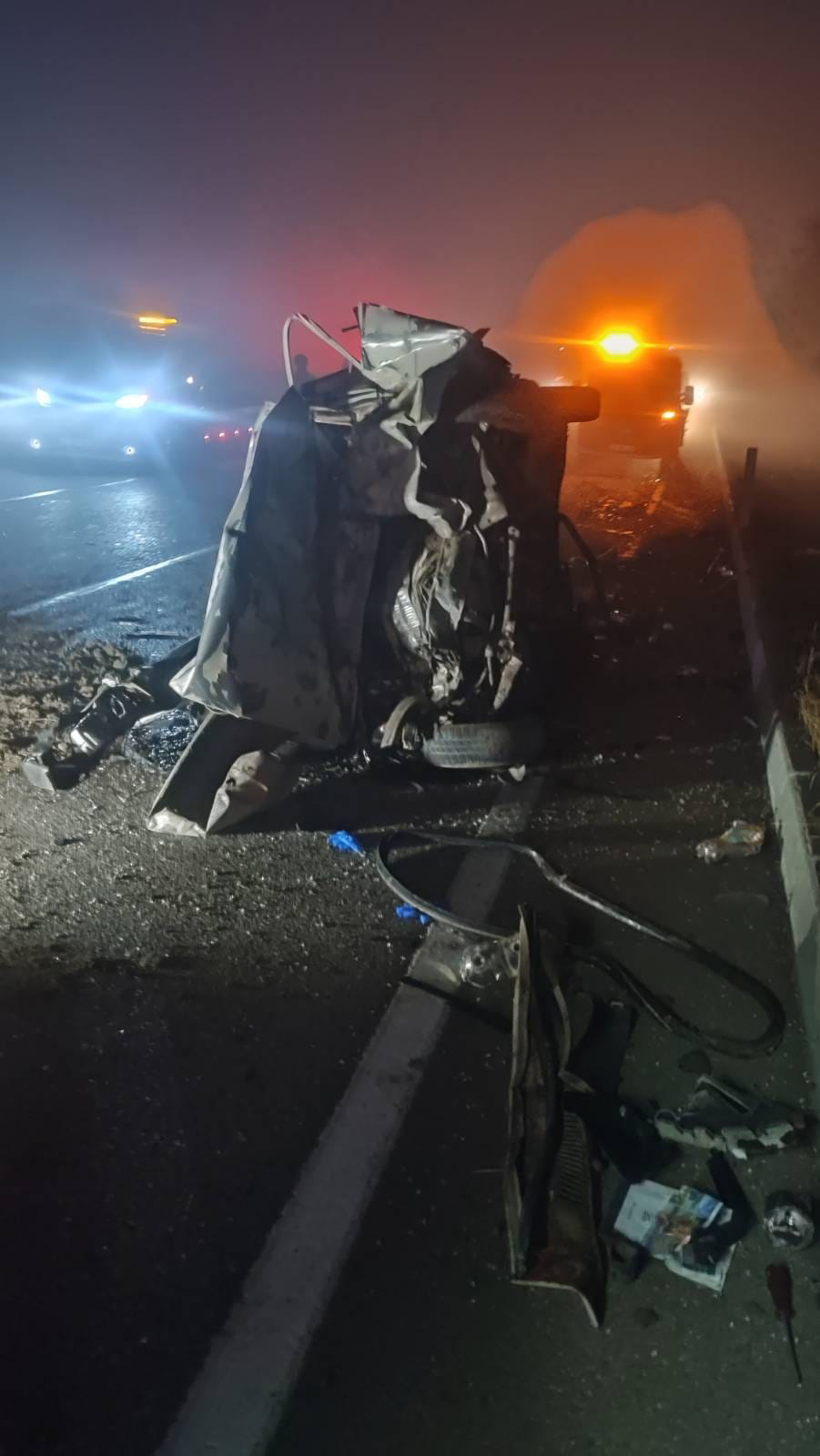 Isparta ilinde meydana gelen trafik kazasında, iki otomobil çarpıştı. Kazada maalesef 2 kişi hayatını kaybederken, 2 kişi de yaralandı.