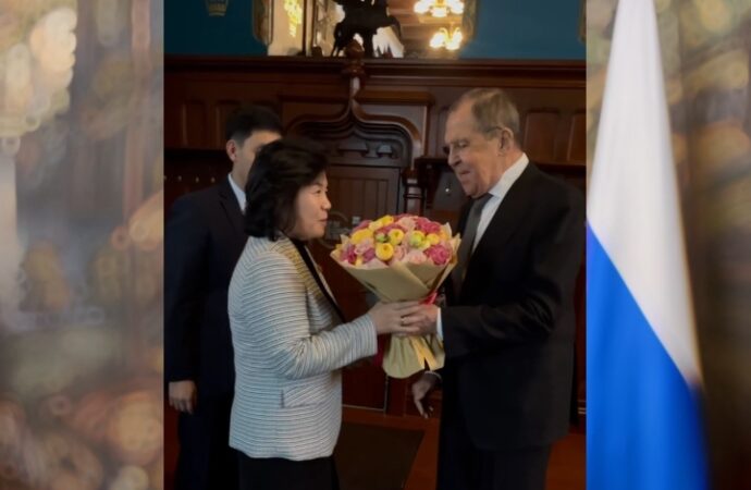 Rusya Dışişleri Bakanı Lavrov, Kuzey Koreli mevkidaşıyla bir araya geldi.