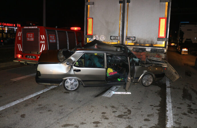 Bir otomobil, TIR’a arkadan çarptı ve sonucunda bir kişi yaralandı.