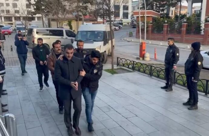 Büyükçekmece ilçesinde gazetecilere saldıran 3 kişi tutuklandı.