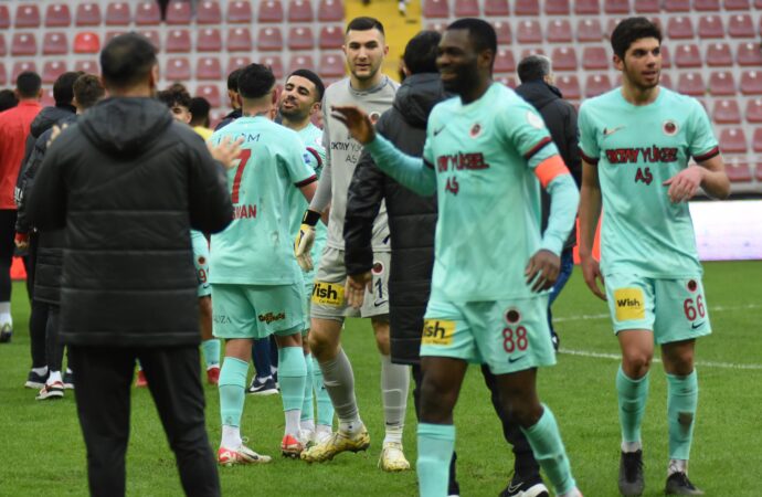 Kayserispor ile Gençlerbirliği arasındaki mücadele, Gençlerbirliği’nin 2-1’lik galibiyetiyle sonuçlandı.