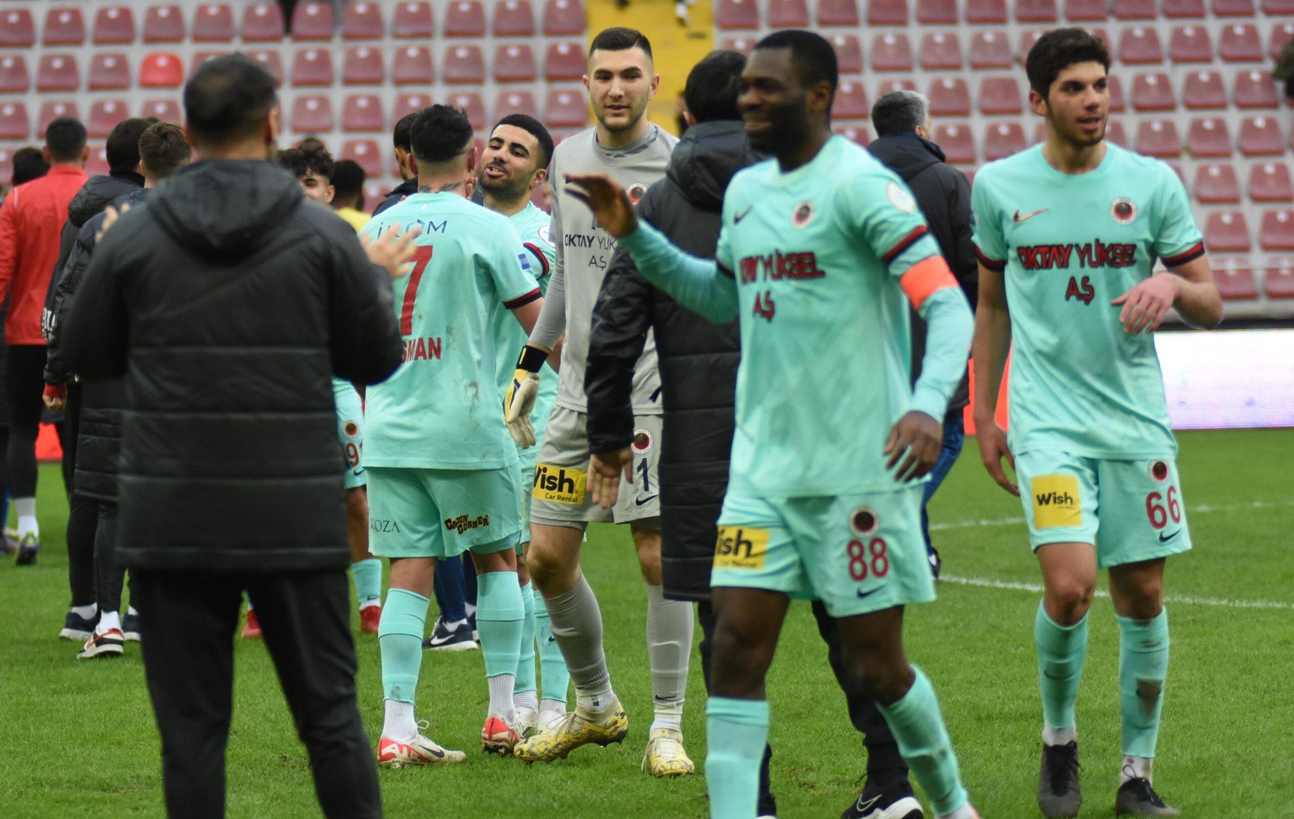 Kayserispor ile Gençlerbirliği arasındaki mücadele, Gençlerbirliği’nin 2-1’lik galibiyetiyle sonuçlandı.