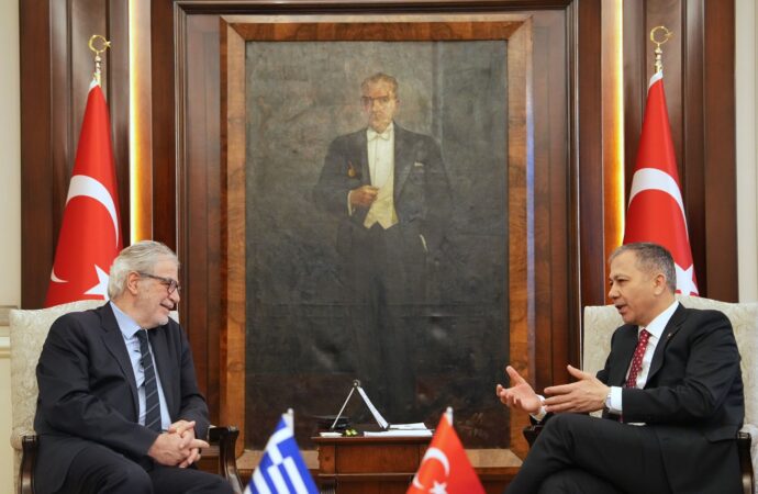 Bakan Yerlikaya, Yunanistan Denizcilik ve Ada Politikaları Bakanı Stylianides ile bir araya geldi.