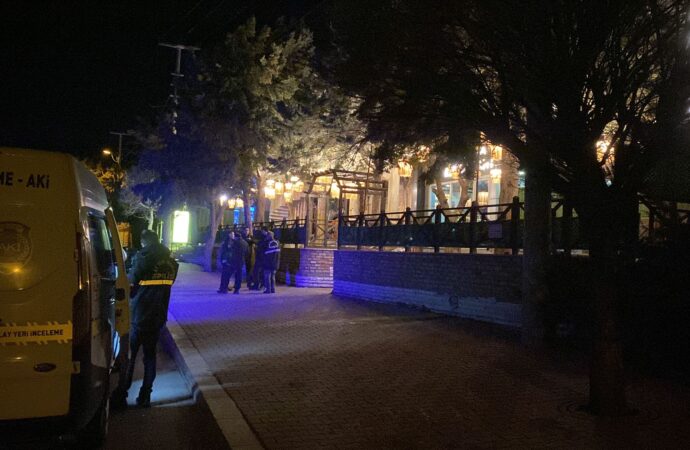Konya’da alkollü bir restoranda çıkan bıçaklı kavgada bir kişi ağır yaralandı.