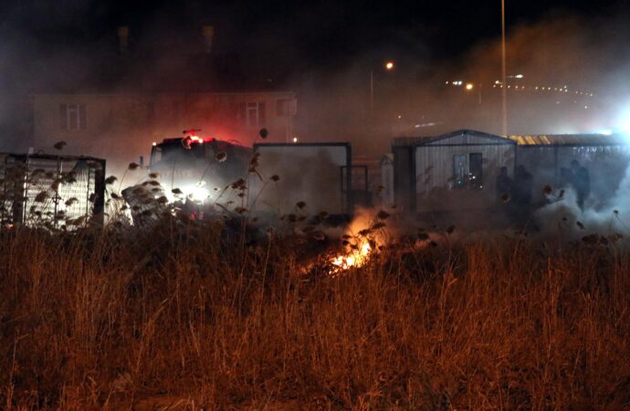 Kayseri’de, hurdacılar sitesinde meydana gelen yangın paniğe neden oldu.
