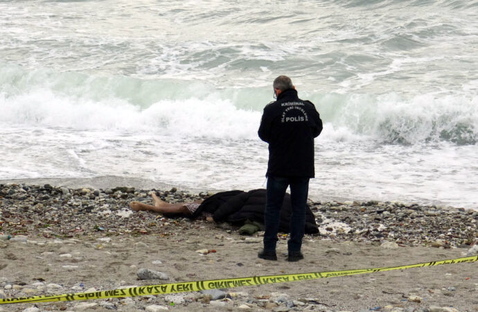 Avcılar sahilinde bir ceset bulundu.