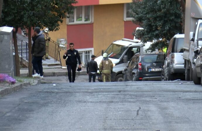 Sultagazi ilçesinde meydana gelen olayda, hareket halindeki minibüsün çarpması sonucu 13 yaşındaki bir çocuk hayatını kaybetti.