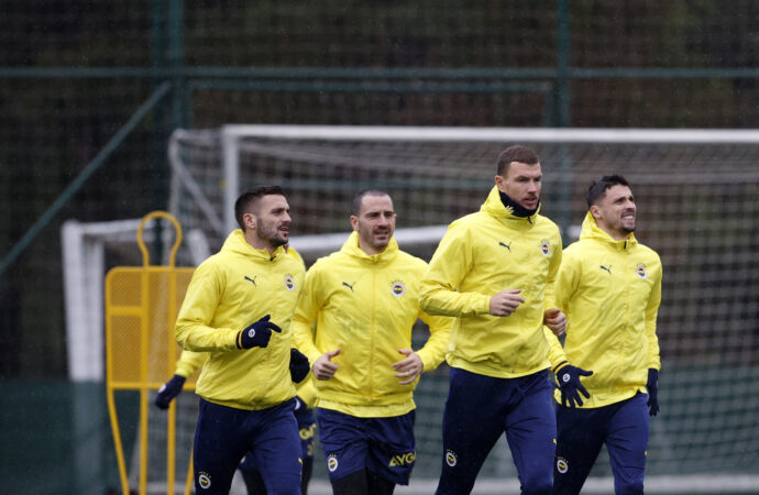 Fenerbahçe, Samsunspor karşılaşmasının hazırlıklarını tamamladı.