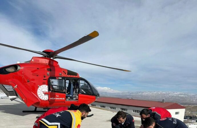 Bir hamile kadın, acil durum helikopteriyle sevk edildi.