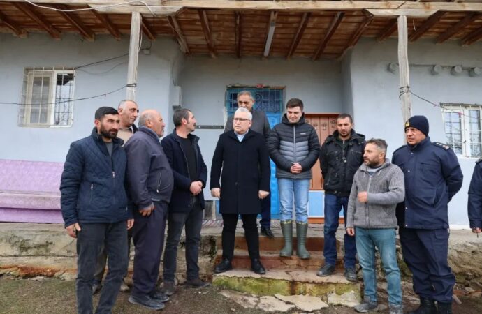 Sivas’ta meydana gelen depremde, köyde bulunan 20 evin duvarlarında hasar meydana geldi.