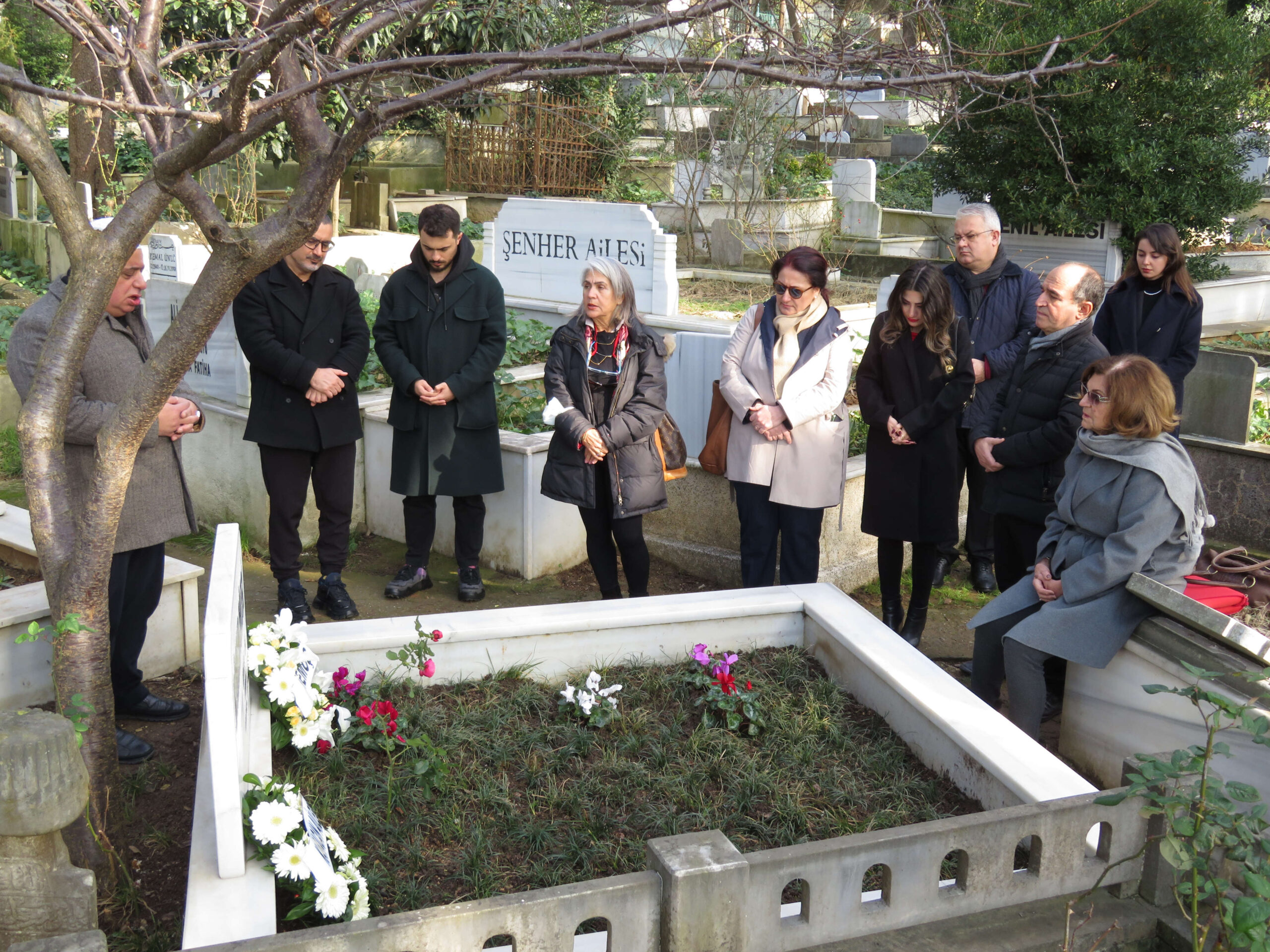 Gazeteci Mehmet Ali Birand’ın mezarı başında anma töreni düzenlendi.