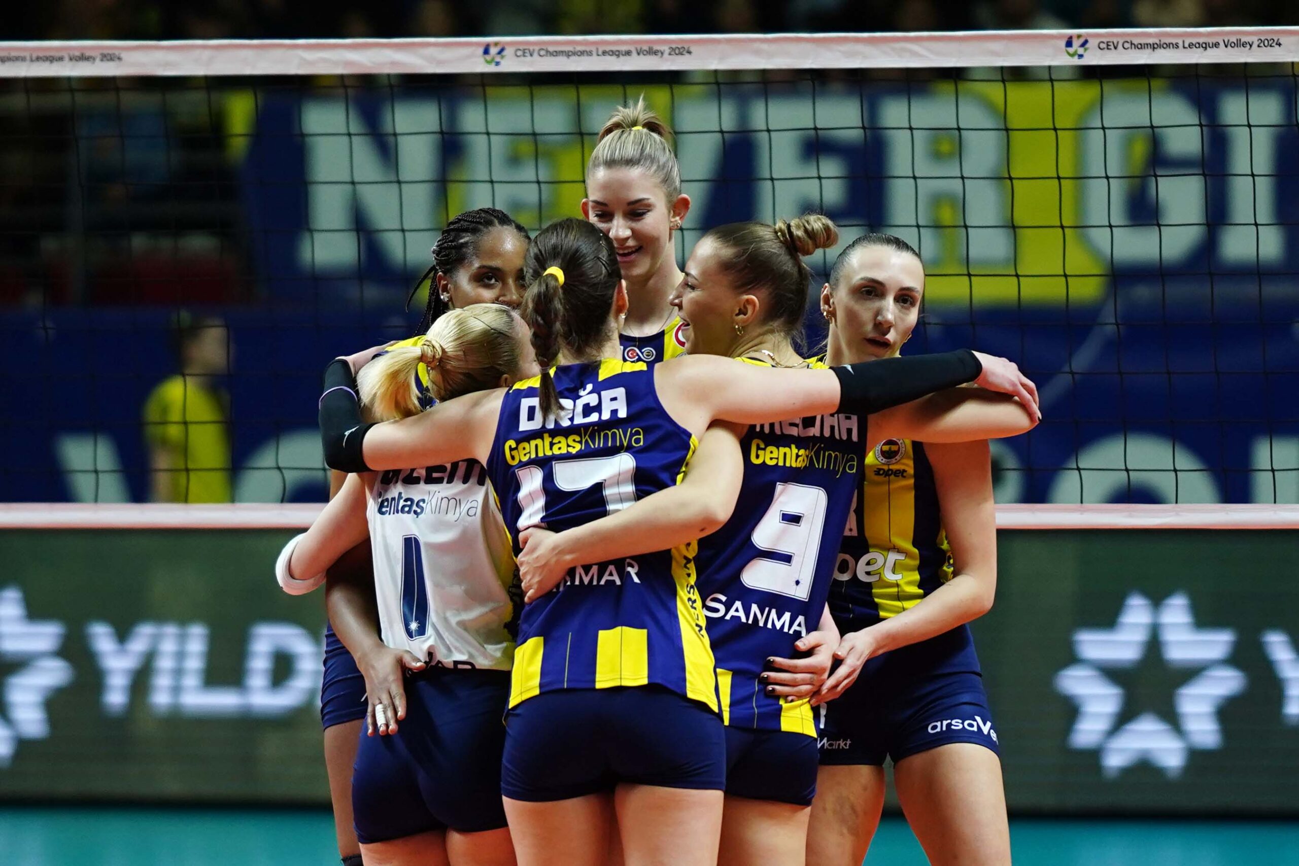 Fenerbahçe Opet, CEV Şampiyonlar Ligi’nde çeyrek finale yükselmeyi başardı.