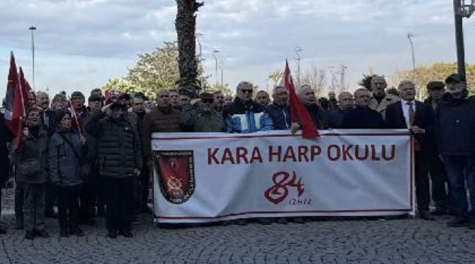 Emekli askerlerden teğmenlere destek: ‘Teğmenlerin kimin askeri olmasını isterdiniz’