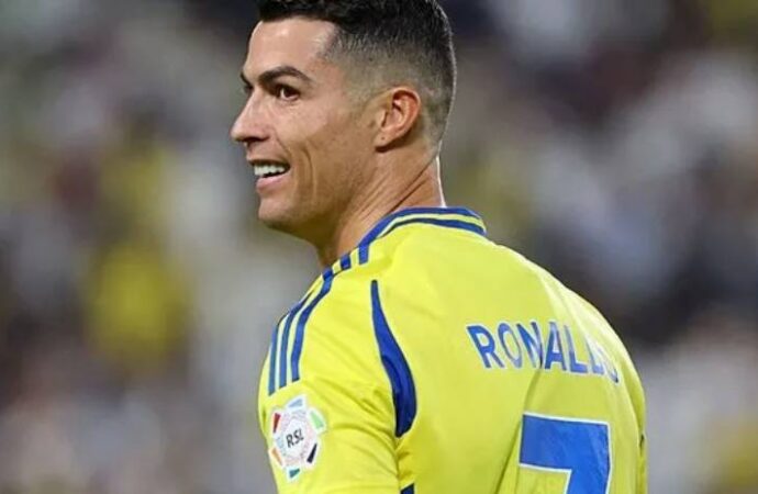 Ronaldo 39 yaşında sözleşme yeniliyor, yılda 200 milyon Euro alacak