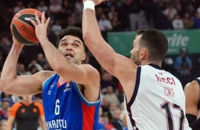 Anadolu Efes bir kazandı, pir kazandı