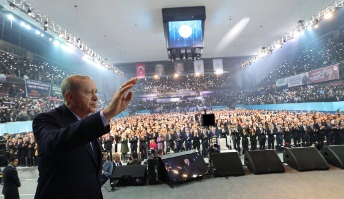 Erdoğan: Gençleri sokağa çağıranlardan olmadık