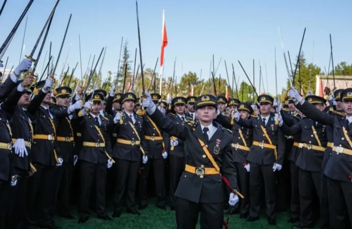 Teğmenler savunmalarına “Mustafa Kemal’in askeriyiz” diyerek başlamış