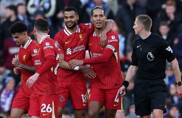 Liverpool üç puanı dört golle aldı!