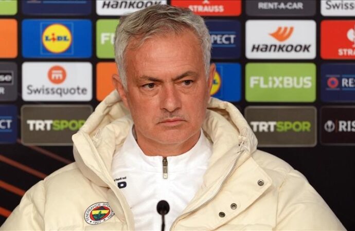 Mourinho: Eksik oyuncularımızı taraftar desteğiyle telafi edeceğiz