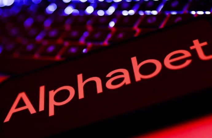 Alphabet’in geliri ve karı geçen yılın son çeyreğinde artış gösterdi